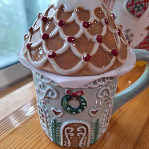 Ceramic cup with house-shaped lid new decorative