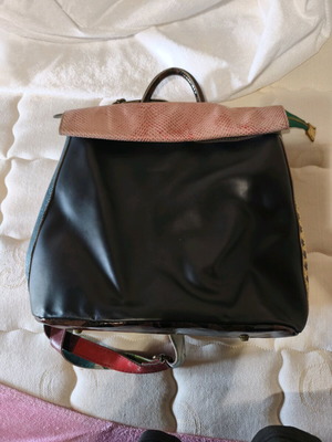 Ebarrito leather back pack bag like new, multicolored