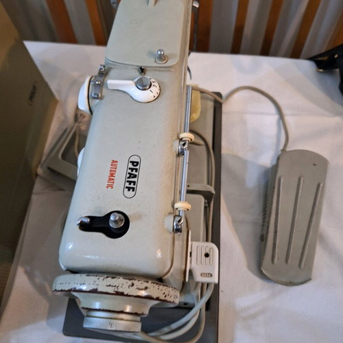 Pfaff 362 vintage sewing machine like new