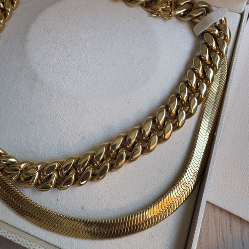 Necklaces bundle new, two chains together