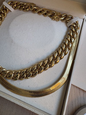 Necklaces bundle new, two chains together