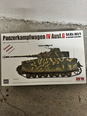 World War II tank model kit new