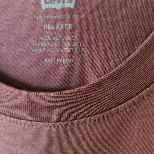 Levi's T-shirt extra small like new, short sleeve