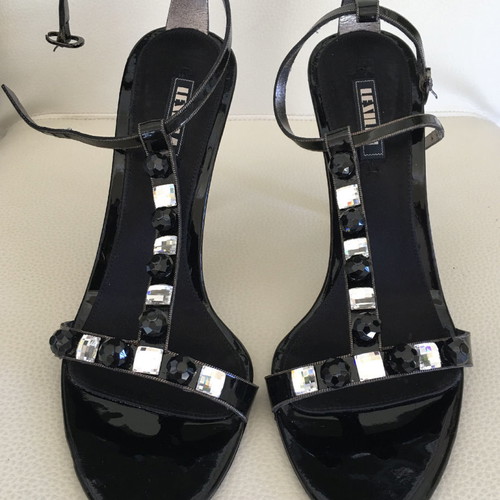 Le Silla sandals size 39 used, black leather with clear heel and white crystals