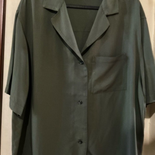 Dirty Laundry green shirt, size M