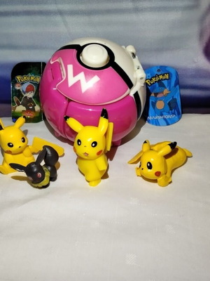 Pokémon Pokeball Battle Set used with 4 figures, 1 Pokeball, 2 tiles, 1 card