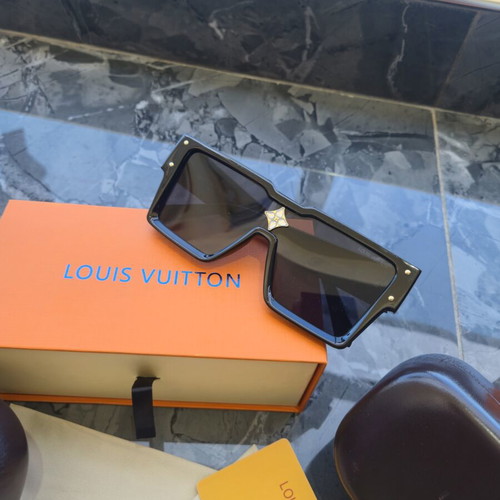 Louis Vuitton sunglasses new, black and white