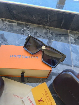 Louis Vuitton sunglasses new, black and white