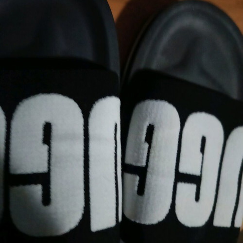 Ugg unisex slippers like new, size 42, black