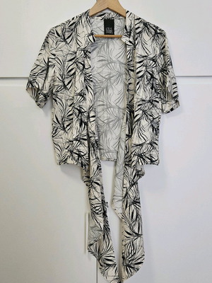 Lotus Eaters tie blouse Medium like new, black and white