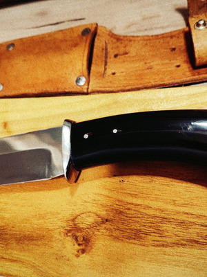 Collector's massive hunting knife new with buffalo horn handle
