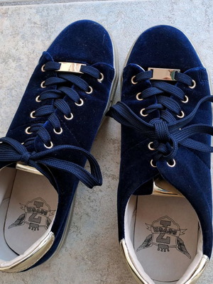 Sneakers used, size 37, blue with velvet texture and gold details