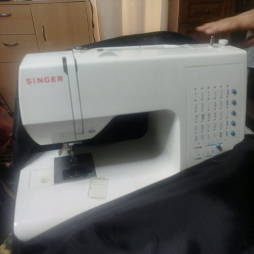Singer electronic sewing machine like new