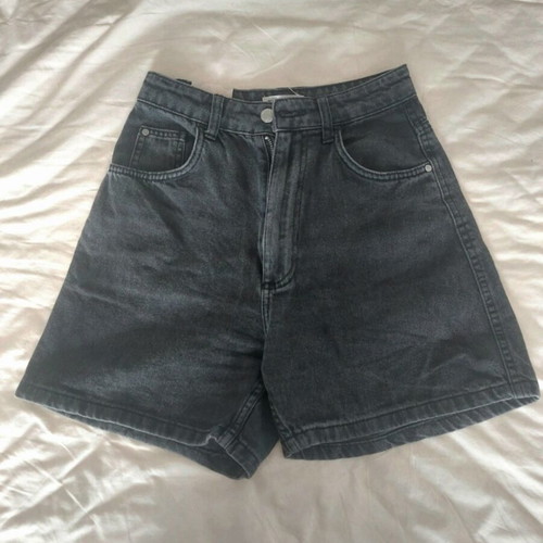 Zara denim shorts like new, black to dark grey, mom fit, size 32