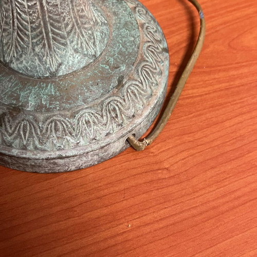 Μπρούτζινο φωτιστικό μεταχειρισμένο με εξαιρετική πατίνα, ύψος 37εκ.