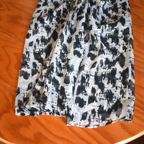 Mango skirt black and white XS like new