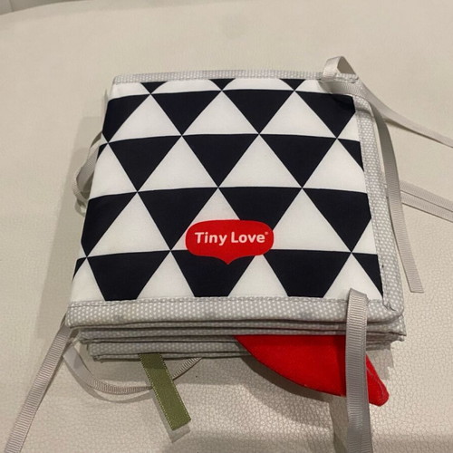 Tiny Love baby book like new
