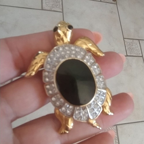 Turtle vintage brooch with large green emerald-like stone, like new