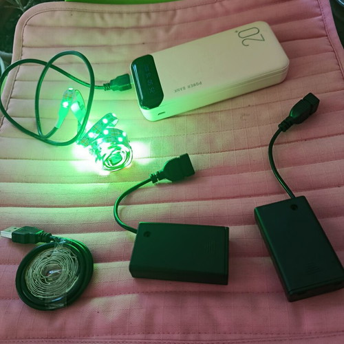 Led strips green color 1 meter, like new, pack of 2 with usb and batteries