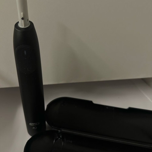 Oral-B iO 2 used electric toothbrush