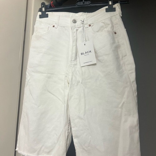 White denim capri jeans new