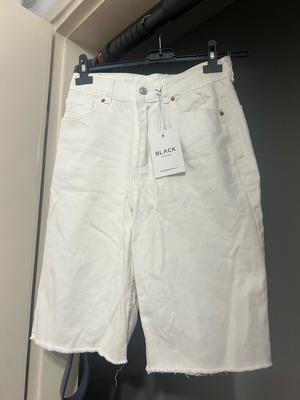 White denim capri jeans new