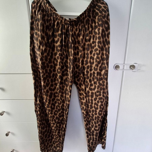 Leopard pants with elastic waist L/XL like new