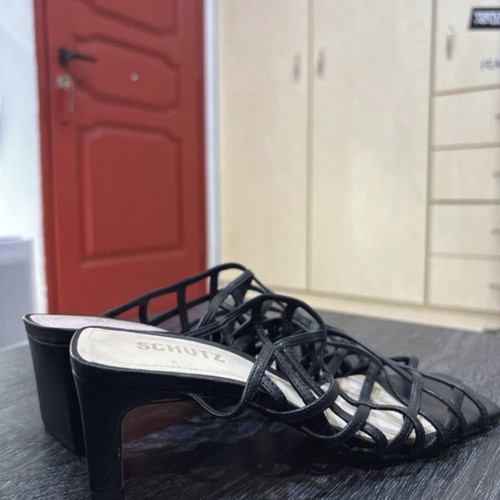 Schutz sandals like new, size 37, black