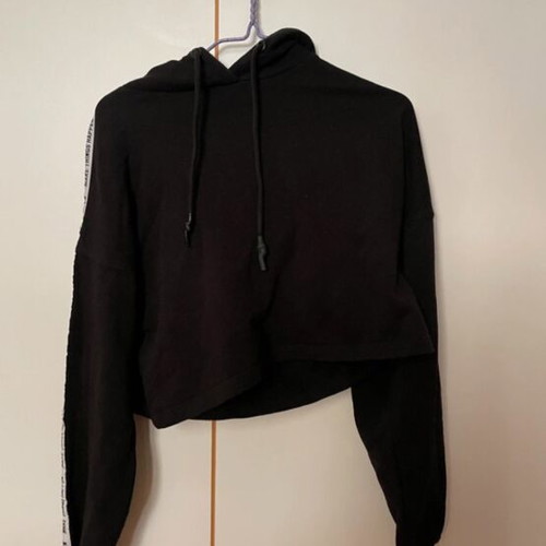 Pull & Bear crop top sweatshirt like new, black and white