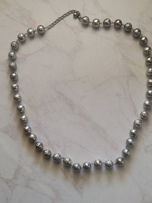 Women's choker necklace with silver embossed beads like new