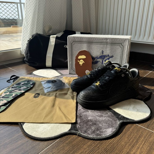 Bape x Ovo sneaker brand new, size 44, black and gold