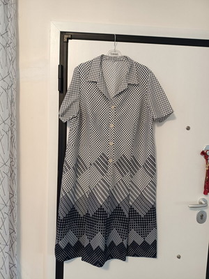 Women's midi dress like new, vintage style, white and blue