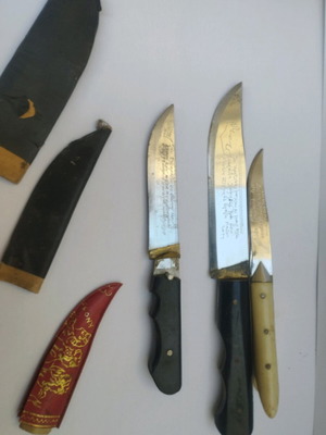 Κρητικά μαχαίρια μεταχειρισμένα, σετ 3 με μαντινάδες χαραγμένες