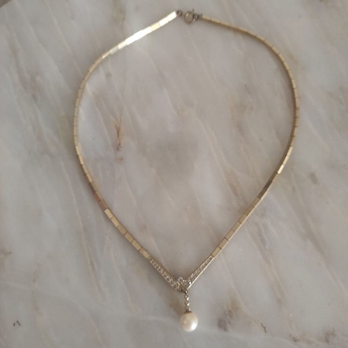 V-shaped necklace with stones and pendant pearl 45 cm used