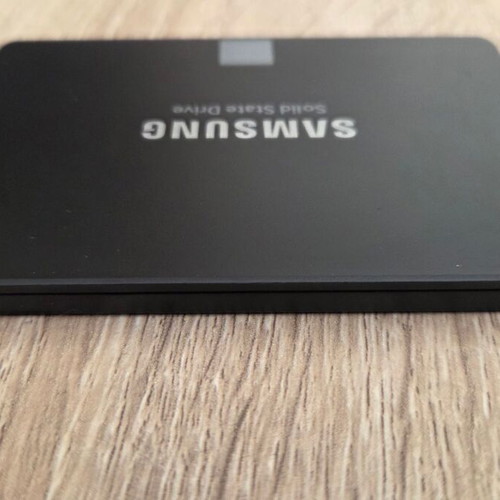 Samsung 850 EVO 500GB SSD internal drive like new