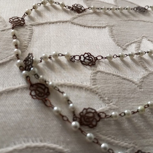 Necklace with pearls and filigree flowers new, length 70 cm