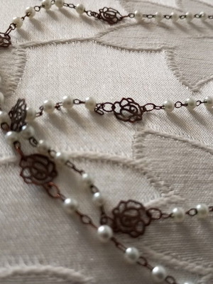 Necklace with pearls and filigree flowers new, length 70 cm