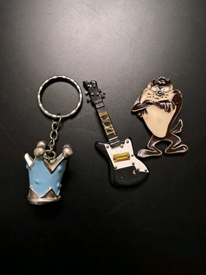 Vintage set with Taz figure, electric guitar and blue crown used