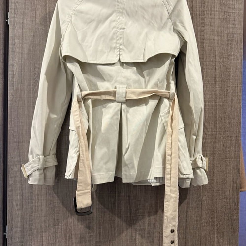 Benetton trench coat like new, fitted, beige without belt
