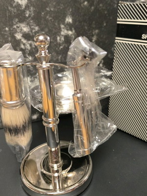 Vintage shaving set new in box