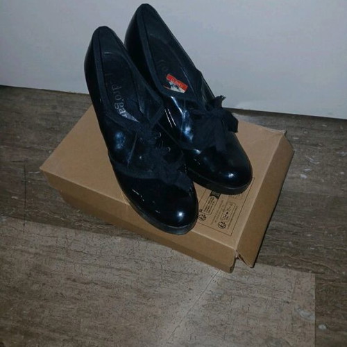 Classico patent leather pumps like new, size 39