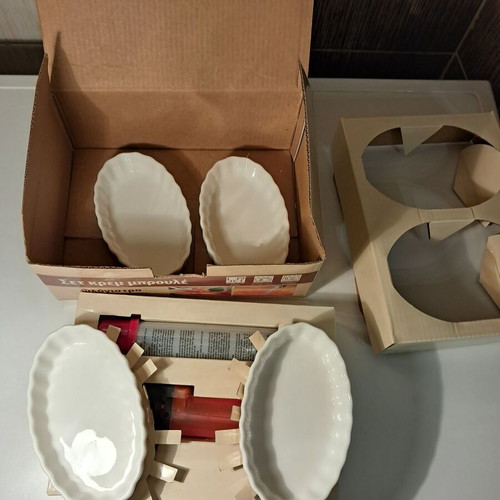 Crème Brûlée Set for 4 with Ramekins, Kitchen Torch, Gas Bottle, and Recipe