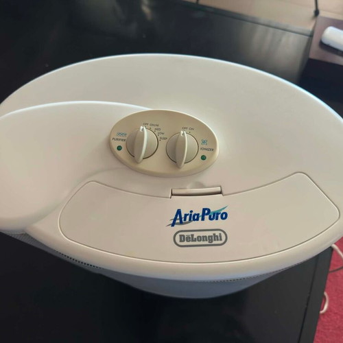 DeLonghi Aria Puro DAP 130 air purifier and ionizer like new