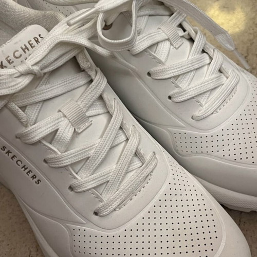 Skechers Los Angeles white sneakers new, athletic style