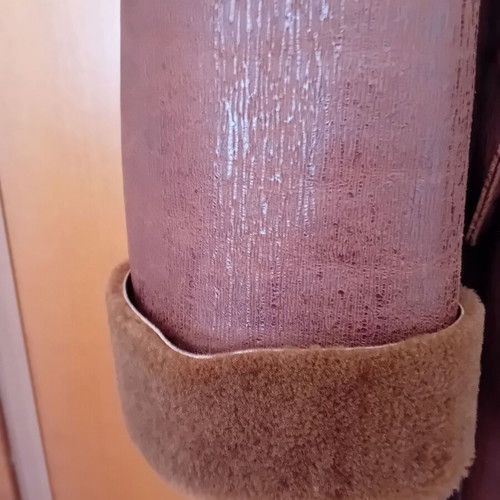 Leather women's coat with genuine fur, size L, like new, dark brown