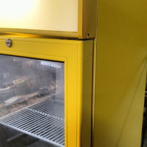 Professional display refrigerator used in excellent condition