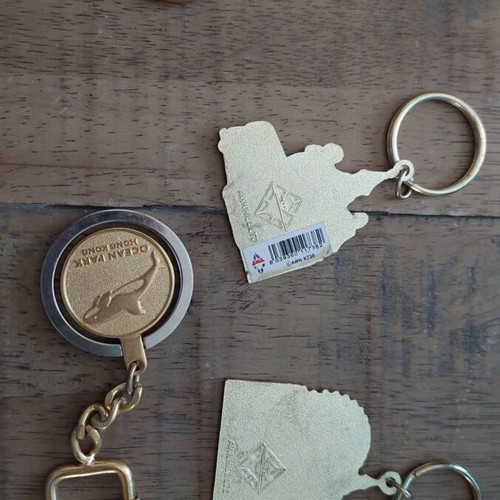 Keyrings new, 4 pieces with London, Hong Kong, San Marino souvenirs