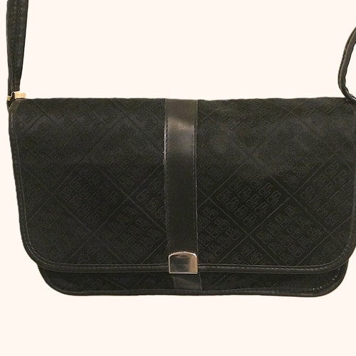 Women's shoulder bag used, black, with inner compartments