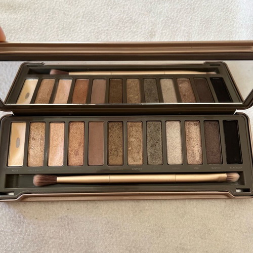 Urban Decay Naked 2 eyeshadow palette used