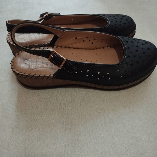 Leather women's sandals with perforated design, like new, size 39